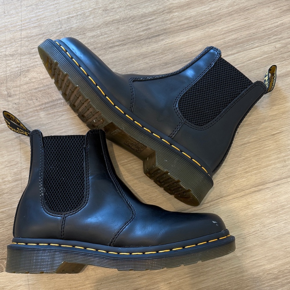 Black Dr. Martens Leather Chelsea Boots kids 3-4